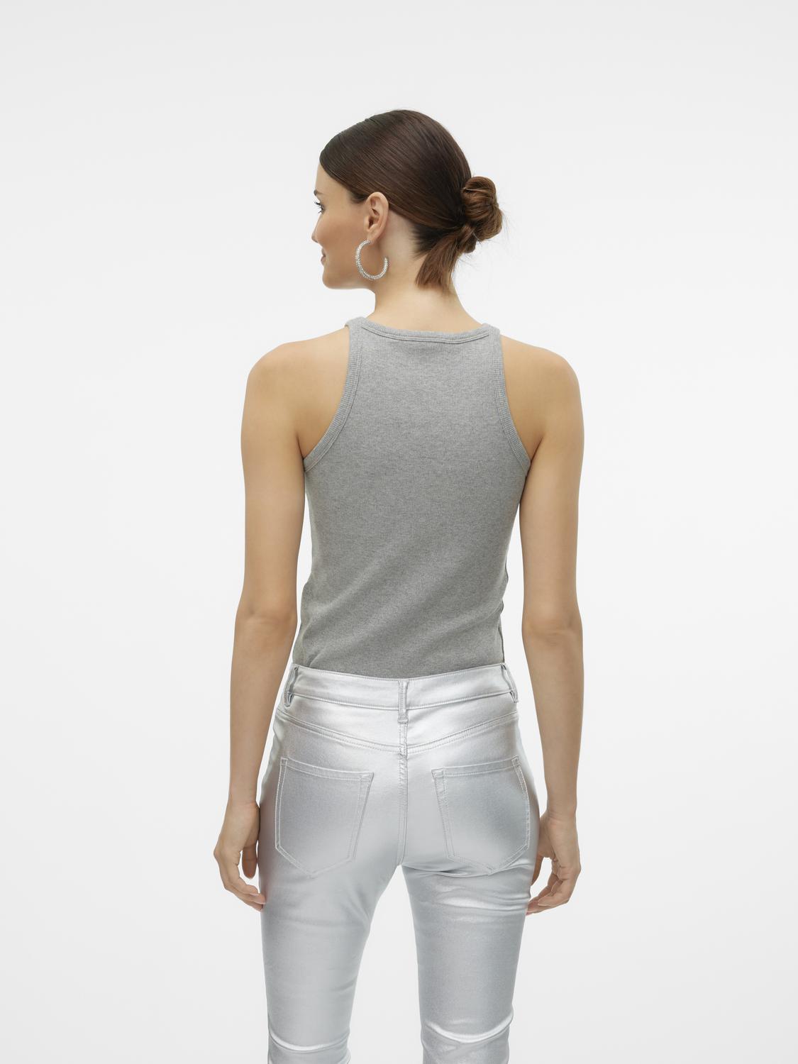 model_shot-back